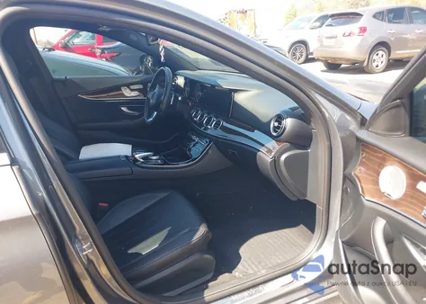 2017 Mercedes-Benz E 300 4Matic z USA, uszkodzony, nr VIN WDDZF4KB9HA258895